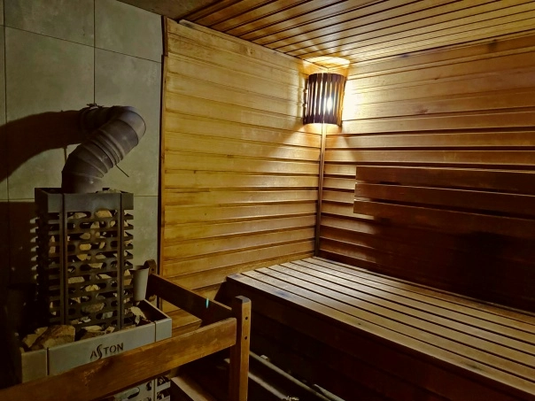 Жаркая парная на дровах с печью-каменкой